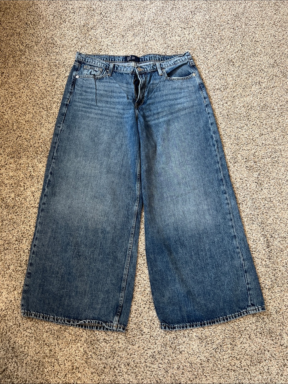 GAP Wide-Leg Denim Jeans in Medium Blue Wash